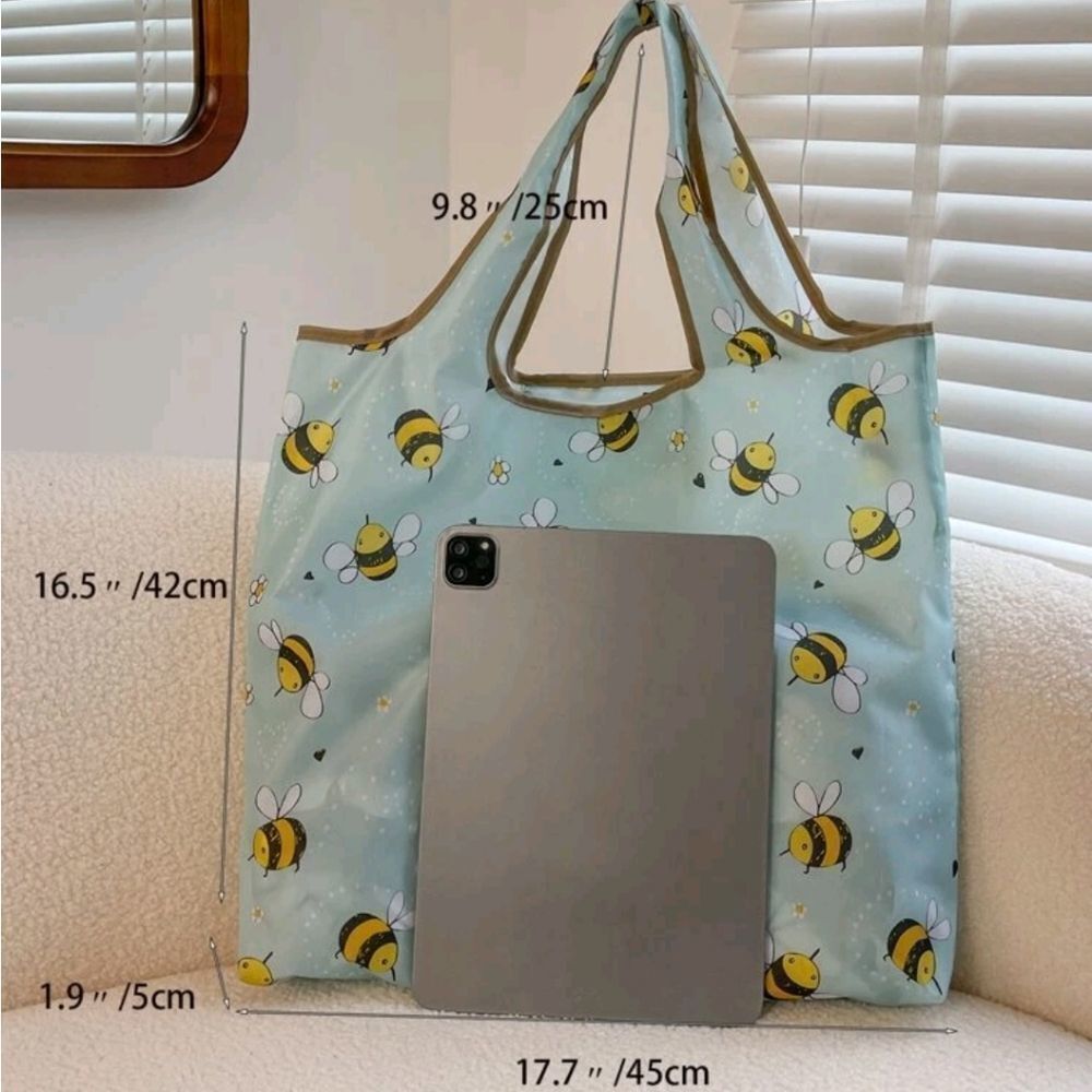 Bee 🐝 Pattern Tote Bag - Picture 3 of 5